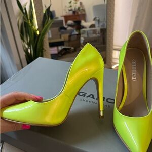 Neon Yellow Women's Pumps